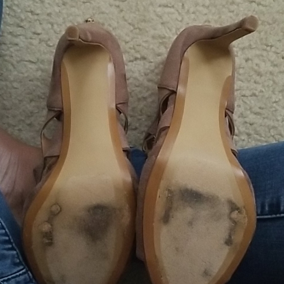 Heels - Picture 4 of 4